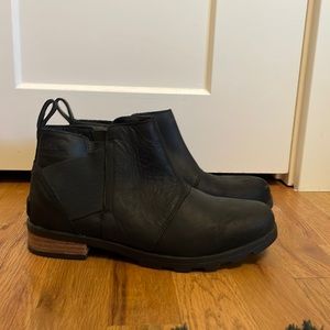 Sorel black leather boots